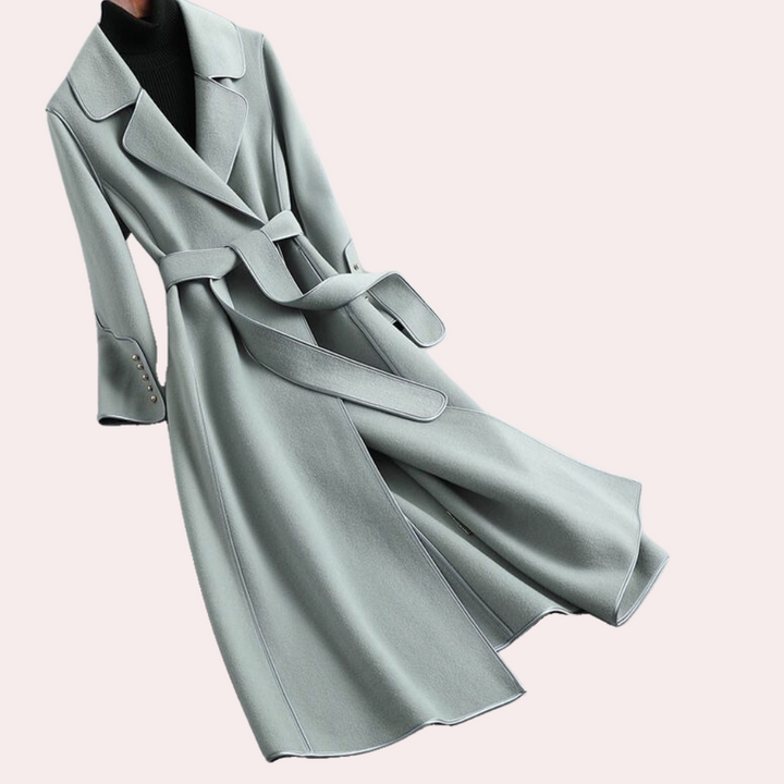Stylish Long Women's Coat for a Refined Look