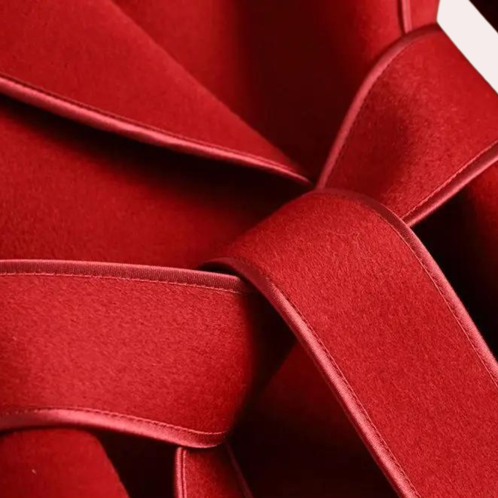 Stylish Long Women's Coat for a Refined Look