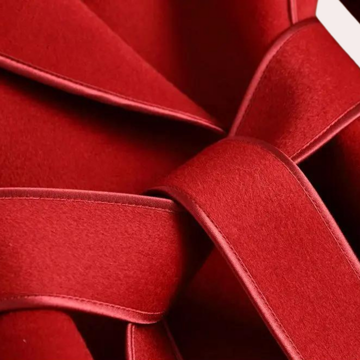 Stylish Long Women's Coat for a Refined Look