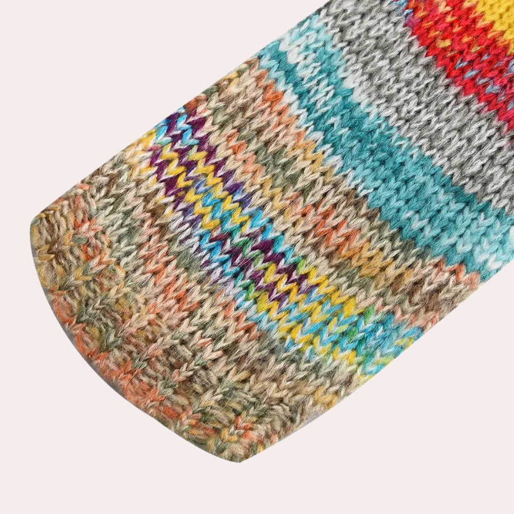 Lina - Vibrant Cardigan for Women with Fashionable V-Neck