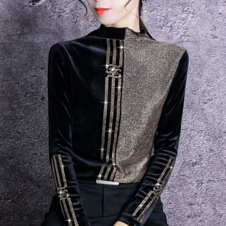 Xanthi - Fashionable Women's Sweater with Trendy Round Neck